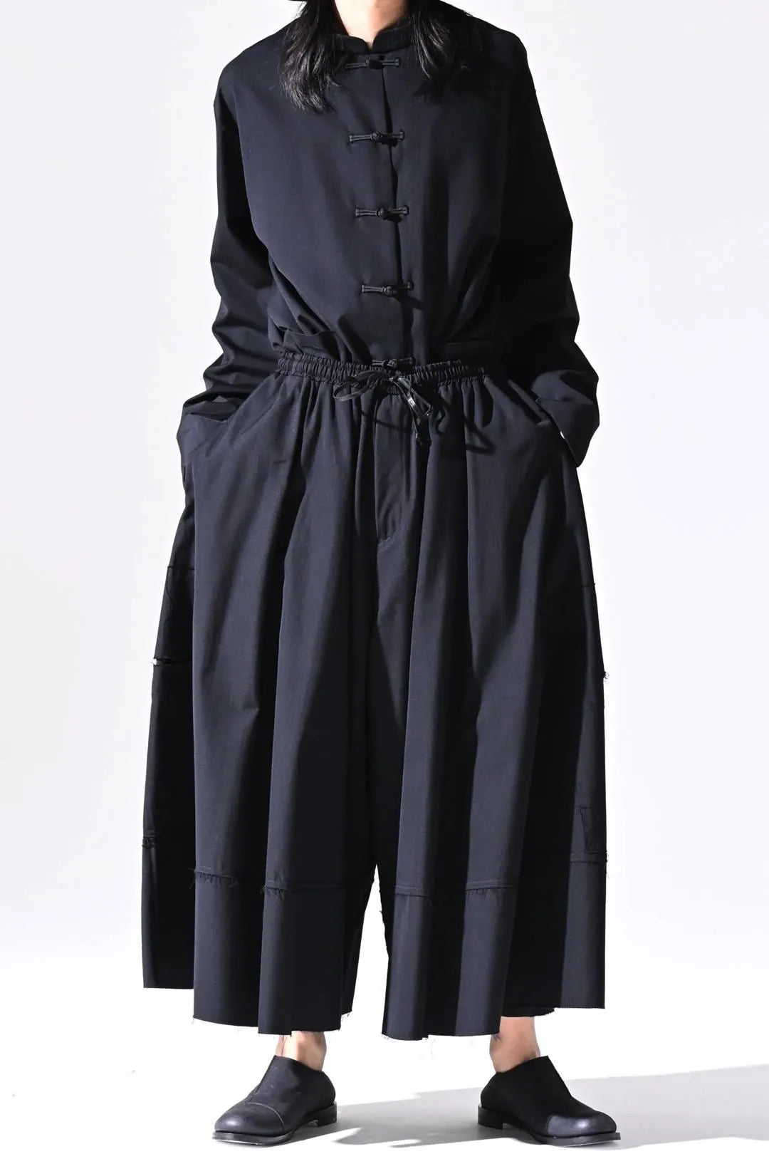 Wool Gabardine Cut Off Pants with Damage Pocket black