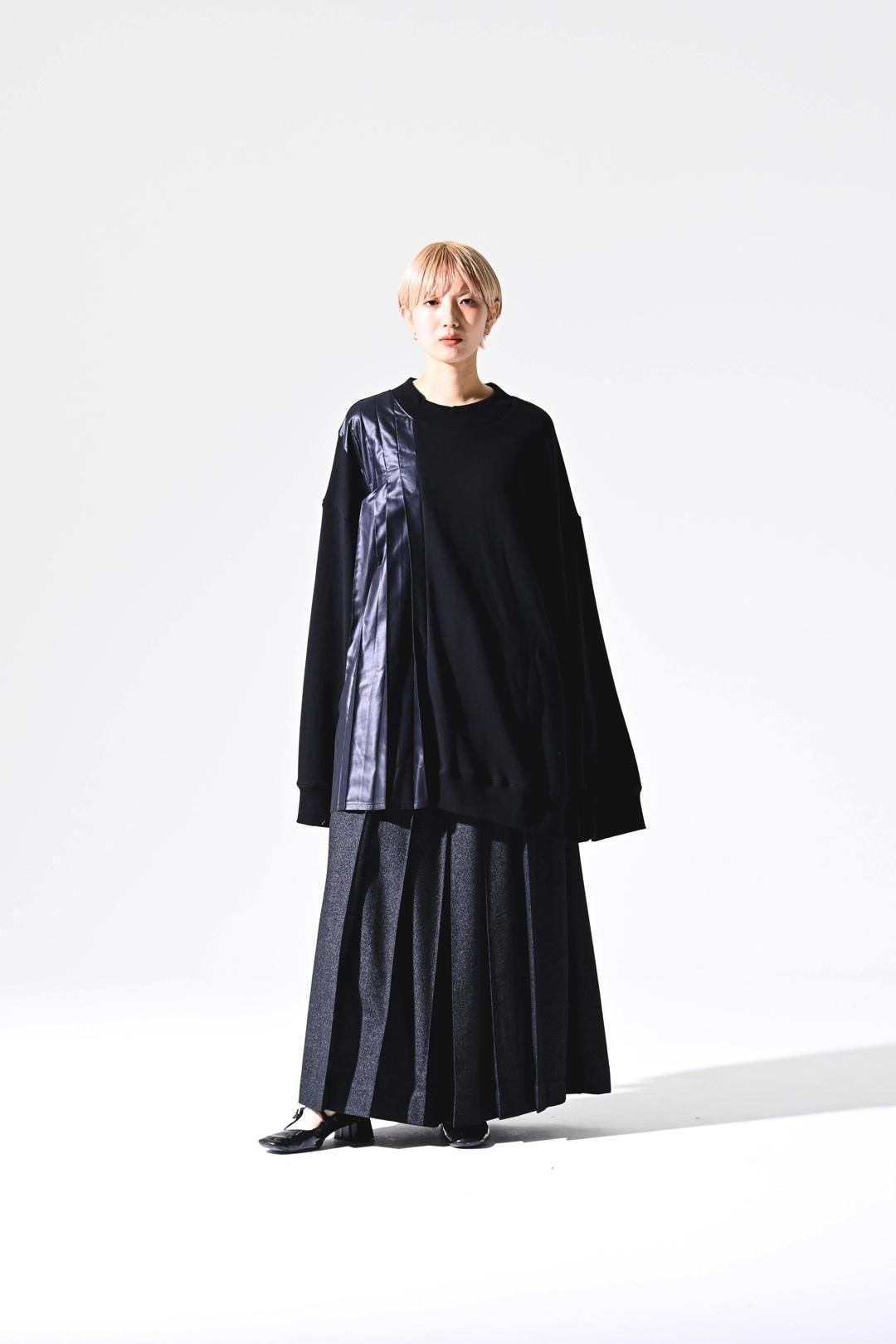 Pleats Tier Sweat black