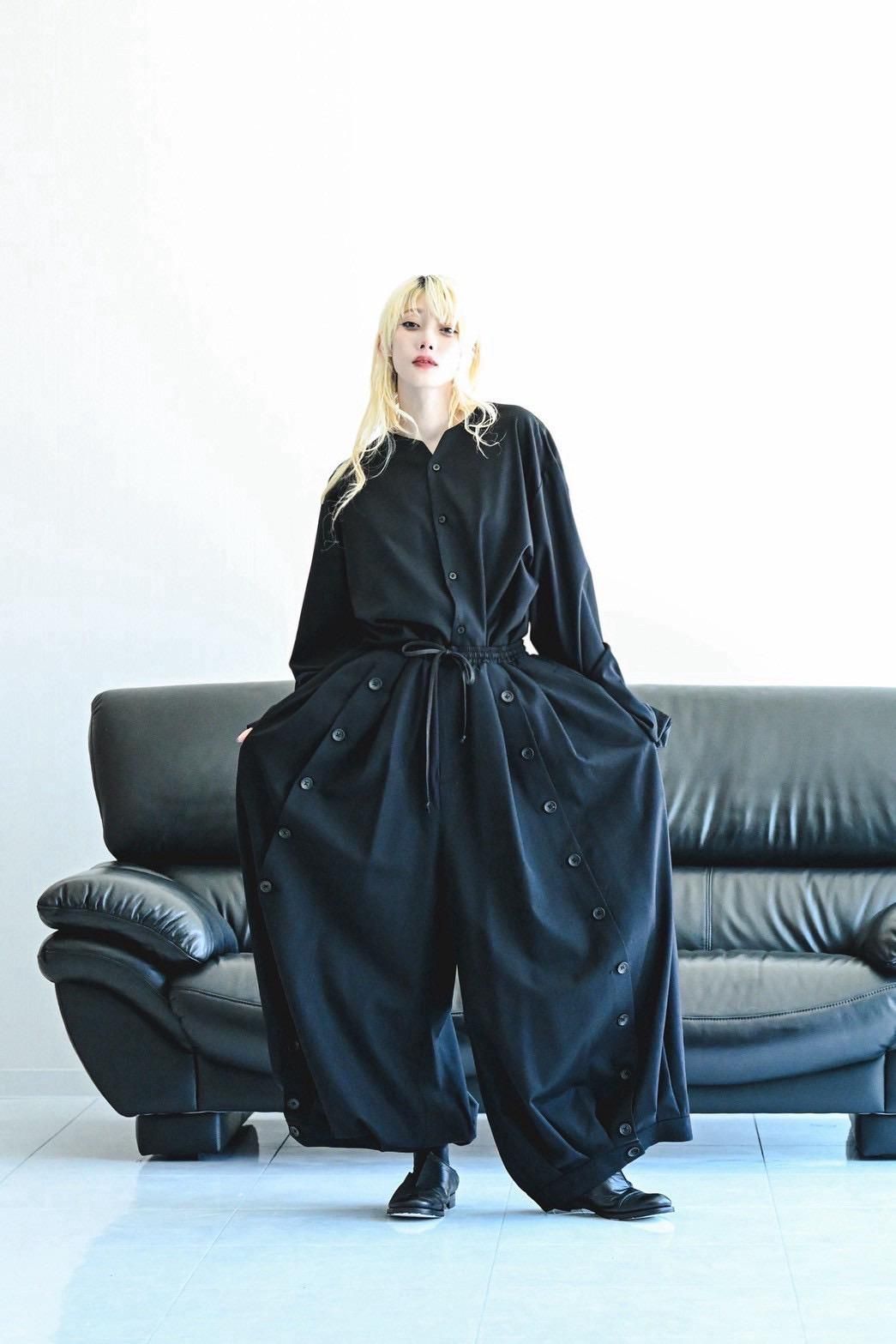 Wool Gabardine Mirrored Button Big Pants