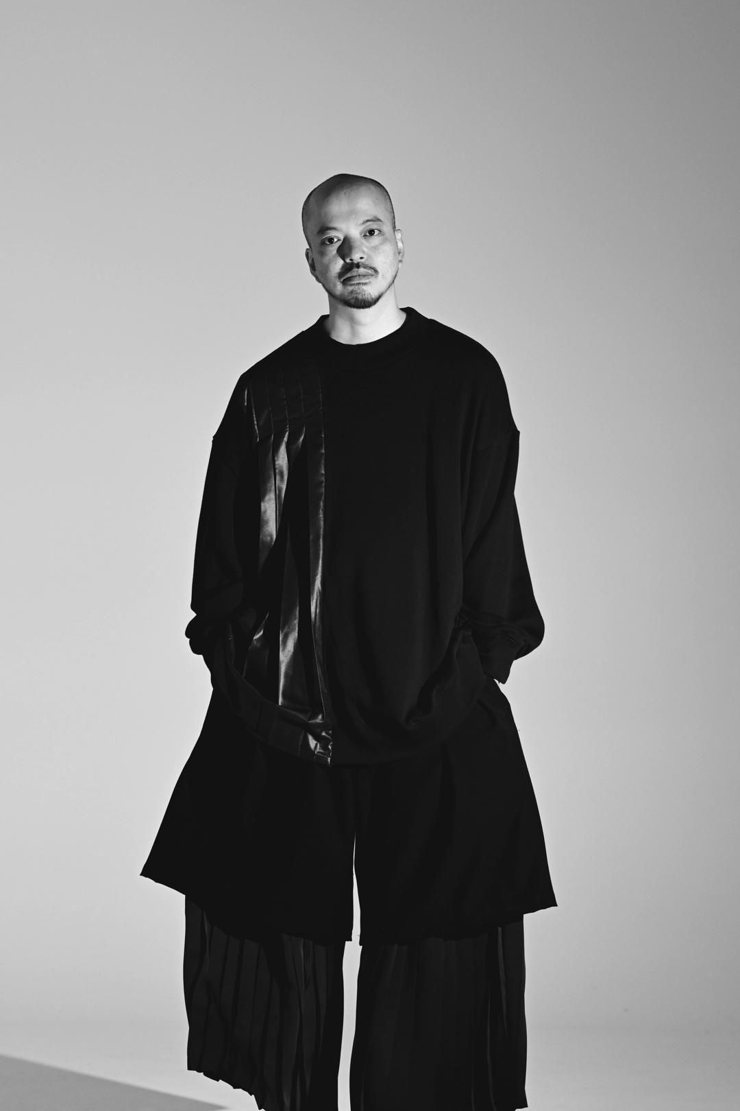 Pleats Tier Sweat black