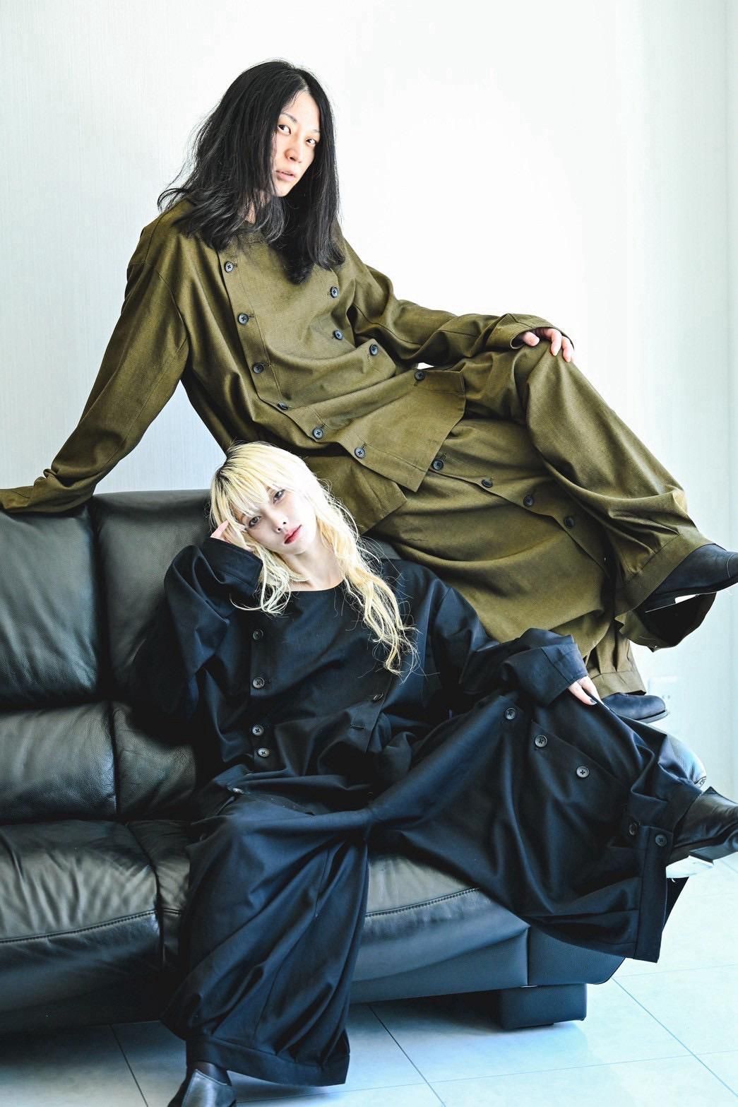 Wool Gabardine Mirrored Button Big Pants